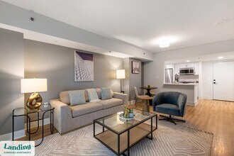 1221 S Eads St in Arlington, VA - Foto de edificio - Building Photo