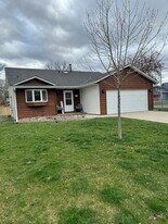 6511 Upper 22nd St N in St. Paul, MN - Building Photo