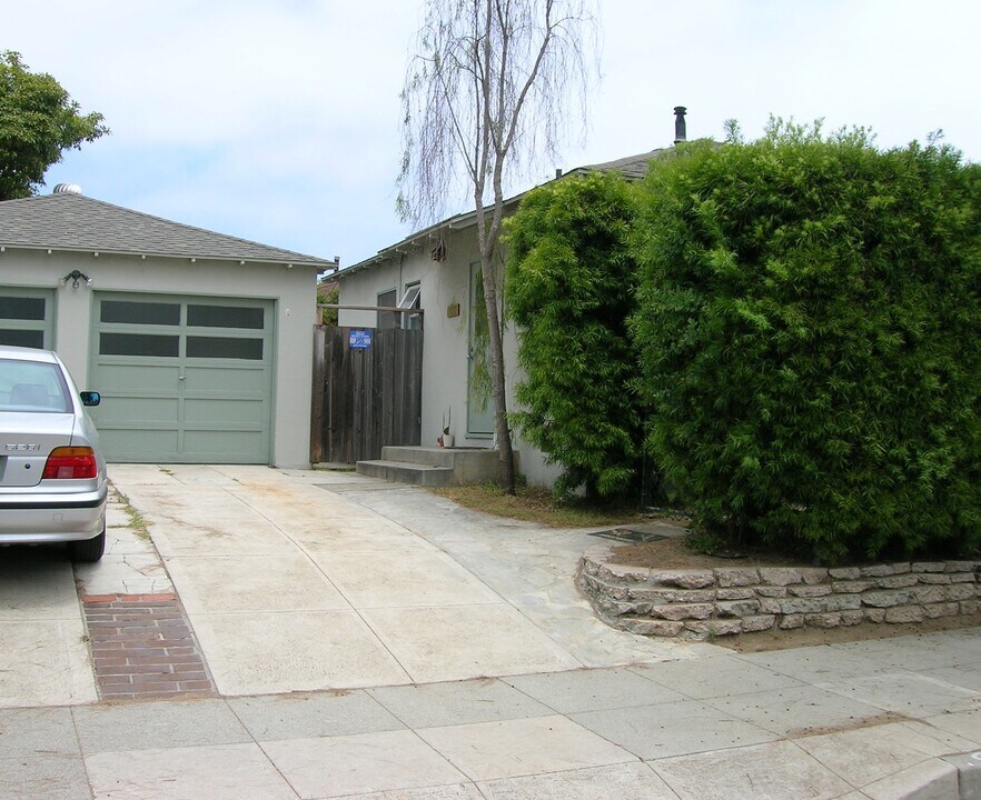 2325 10th St. in Santa Monica, CA - Building Photo