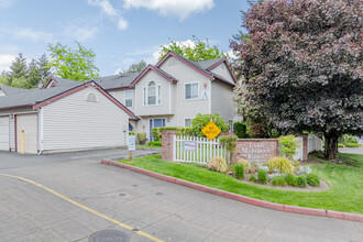 Lake Meridian Ridge Condominiums in Kent, WA - Building Photo - Building Photo