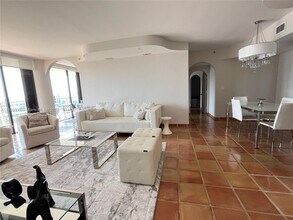 4000 Island Blvd, Unit 1703 in Aventura, FL - Building Photo - Building Photo