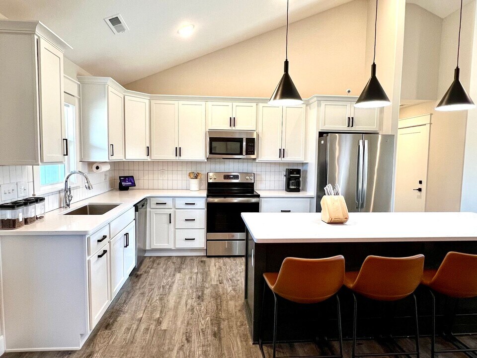 4912 Plumthicket Dr in Manhattan, KS - Building Photo