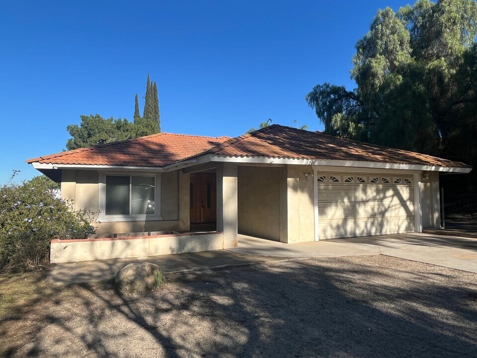 14200 Martin Pl in Riverside, CA - Building Photo
