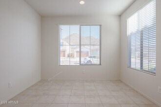 7061 W Oberlin Wy in Peoria, AZ - Foto de edificio - Building Photo