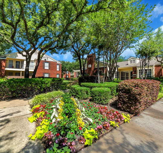 Heatherwood in Dallas, TX - Building Photo