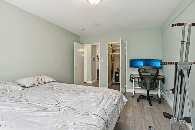 4100 W St NW, Unit 302 in Washington, DC - Building Photo - Building Photo