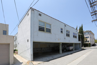 174 N Clark Dr in Beverly Hills, CA - Building Photo - Building Photo