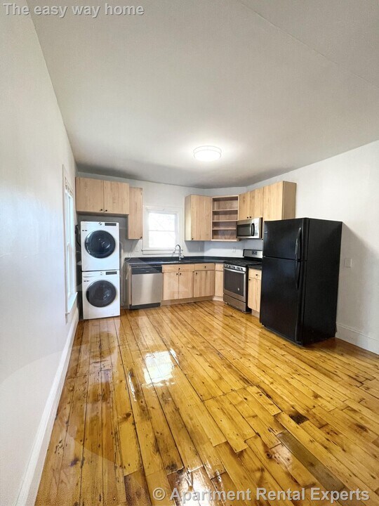 104 Summer St in Somerville, MA - Building Photo