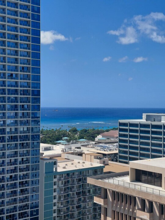1655 Makaloa St, Unit 1814 in Honolulu, HI - Building Photo