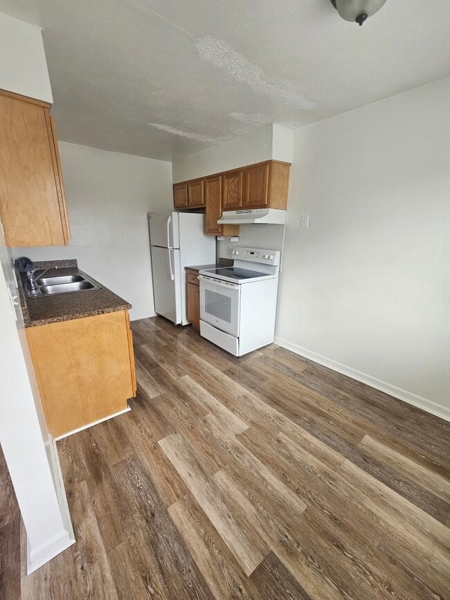 3220 Fordhaven Rd, Unit Apt 4 in Louisville, KY - Foto de edificio - Building Photo