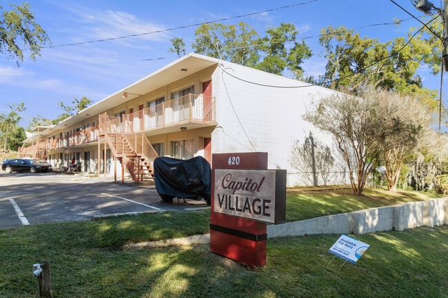 Capitol Village in Tallahassee, FL - Foto de edificio - Building Photo