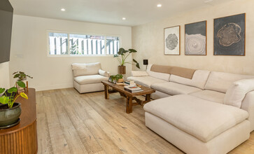 9015 Cynthia St in West Hollywood, CA - Building Photo - Building Photo