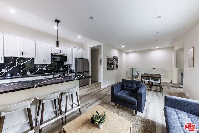 9024 Phyllis Ave in West Hollywood, CA - Building Photo - Building Photo