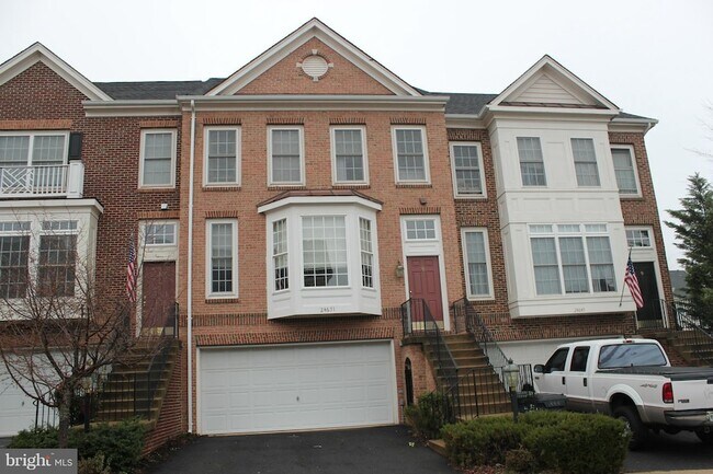 property at 24651 Kings Canyon Square