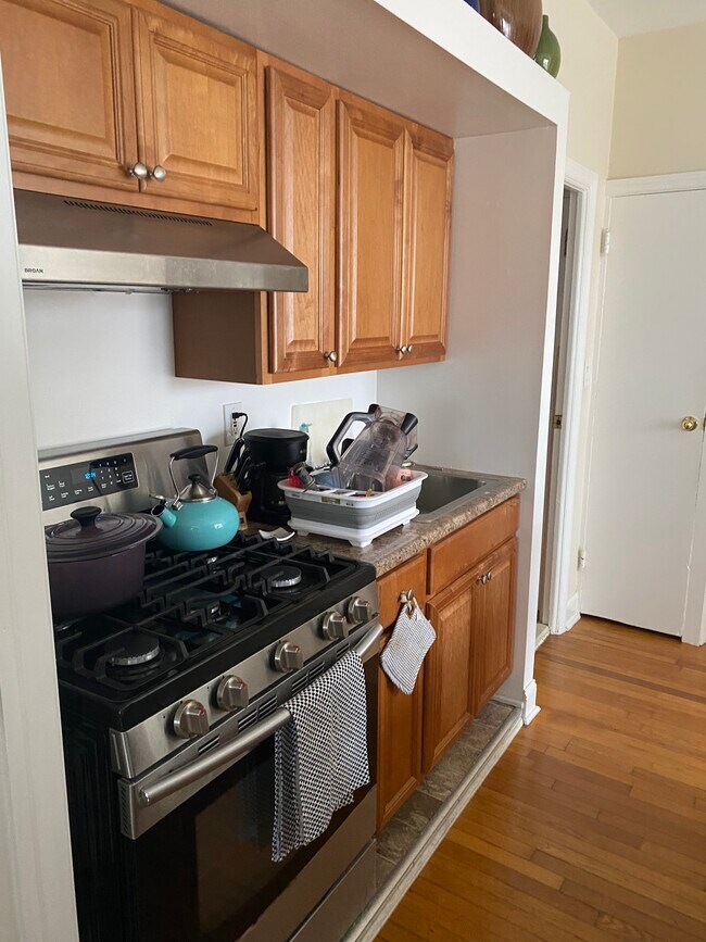 710 Grand Ave, Unit 4 in Asbury Park, NJ - Foto de edificio - Building Photo