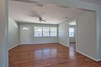 3309 Lockmoor Ln in Dallas, TX - Building Photo - Building Photo