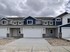 437 S 1400 E in Hyrum, UT - Building Photo