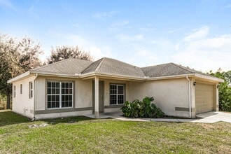 917 Hillcrest Ave in Lehigh Acres, FL - Building Photo - Building Photo
