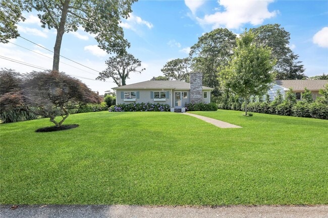 16 Whiting Rd in East Quogue, NY - Building Photo - Building Photo