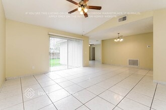 890 Kentucky Woods Ln E in Orlando, FL - Building Photo - Building Photo