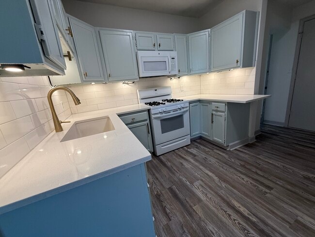 8852 Woodland Dr in Lenexa, KS - Building Photo - Building Photo