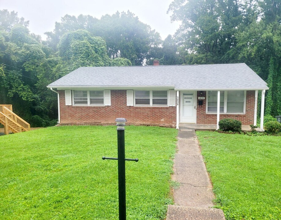1036 Coronado Ln in Lynchburg, VA - Building Photo