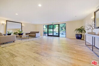 14960 Dickens St in Los Angeles, CA - Building Photo - Building Photo