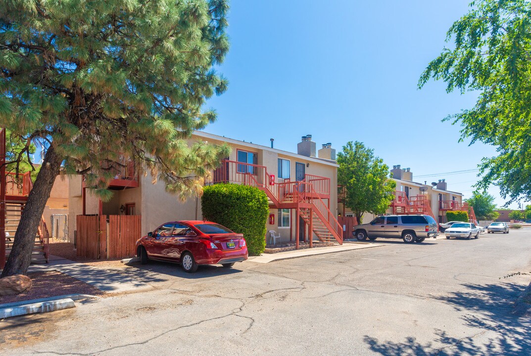1229 Menaul Blvd NW in Albuquerque, NM - Foto de edificio