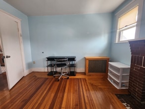 44 Woodbine St in Quincy, MA - Foto de edificio - Building Photo