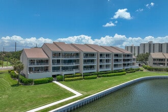 Kipps Colony at Pasadena Yacht & Country Club in Gulfport, FL - Foto de edificio - Building Photo