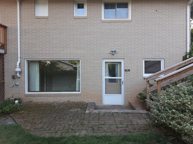 104 E Clearview Ave, Unit 104