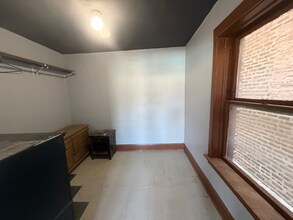 2457 S Washtenaw Ave., Unit 2S in Chicago, IL - Foto de edificio - Building Photo