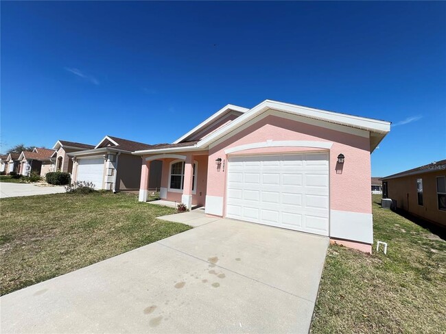 4884 NE 122nd Ave in Wildwood, FL - Foto de edificio - Building Photo