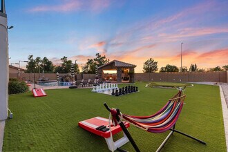 1438 S Creston Cir in Mesa, AZ - Foto de edificio - Building Photo