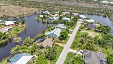 713 Durion Ct in Sanibel, FL - Foto de edificio - Building Photo