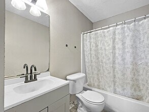 4164 Lac du Bay Dr in Harvey, LA - Foto de edificio - Building Photo