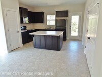 935 Maple Trace photo'