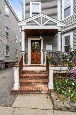 127 Chestnut St, Unit #1 in Brookline, MA - Building Photo - Building Photo
