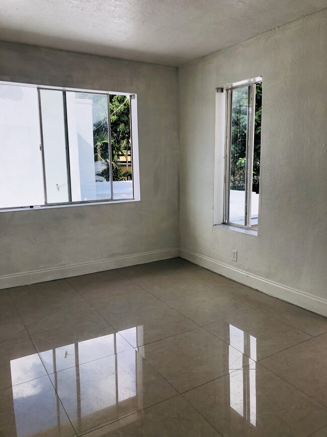 2144 SW 17th St in Miami, FL - Building Photo - Building Photo