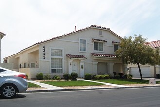 Shadow Ridge Townhomes Apartments Las Vegas Nv For Rent Building Photo Shadow Ridge Townhomes Apartments In Las Vegas