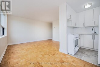 85-285 Lawton Blvd in Toronto, ON - Building Photo - Building Photo