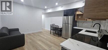 536 Caron Ave in Windsor, ON - Foto de edificio - Building Photo