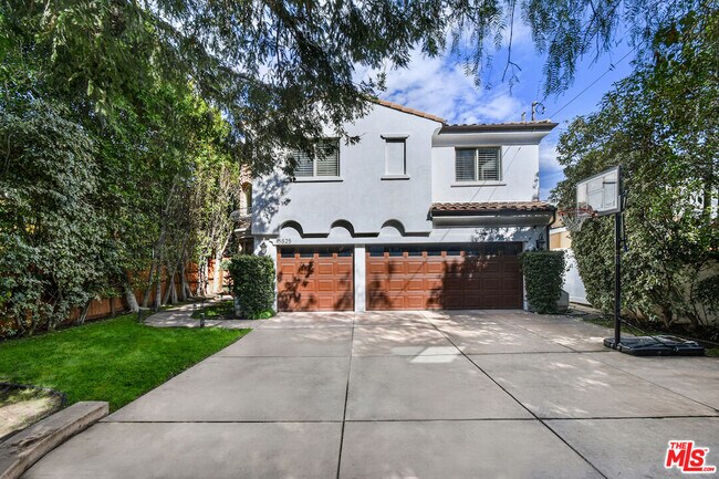 15525 Morrison St in Los Angeles, CA - Foto de edificio - Building Photo