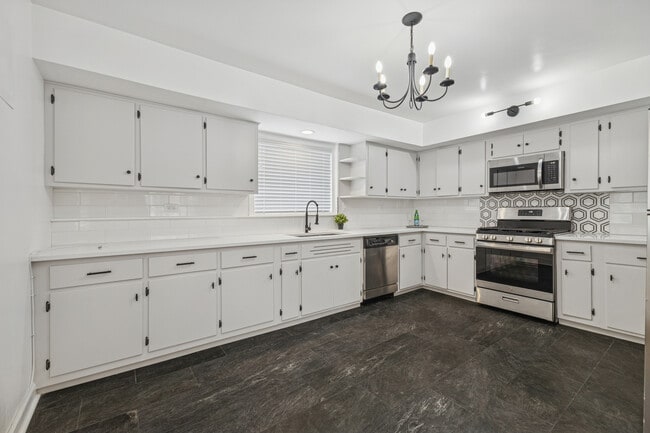 10454 S Claremont Ave in Chicago, IL - Building Photo - Building Photo