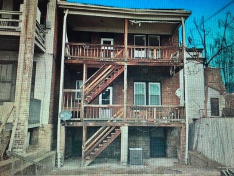 907 Chartiers Ave, Unit 2 in Mckees Rocks, PA - Building Photo
