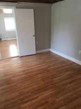 728 Broadway, Unit 1 in South Portland, ME - Foto de edificio - Building Photo