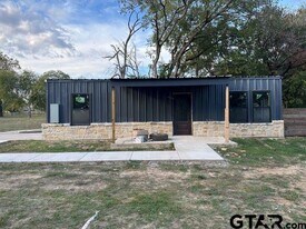 11243 CR 219 in Tyler, TX - Building Photo