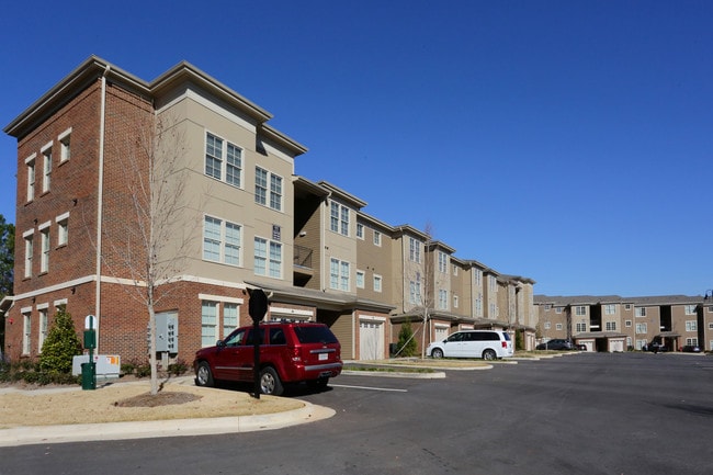 Providence Place Apartment Homes Phase II in Huntsville, AL - Foto de edificio - Building Photo