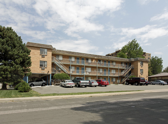 Canterbury Apartments in Englewood, CO - Foto de edificio - Building Photo