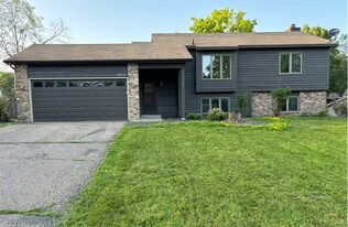 18772 Pennington Ave in Eden Prairie, MN - Building Photo
